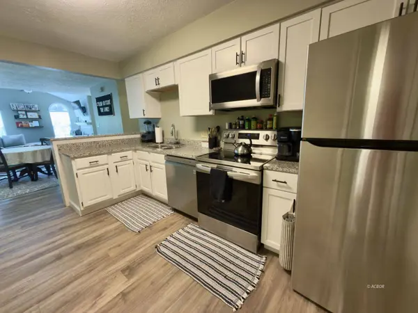 101 Wyngate Dr, The Plains, OH 45701