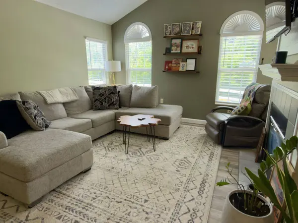 101 Wyngate Dr, The Plains, OH 45701