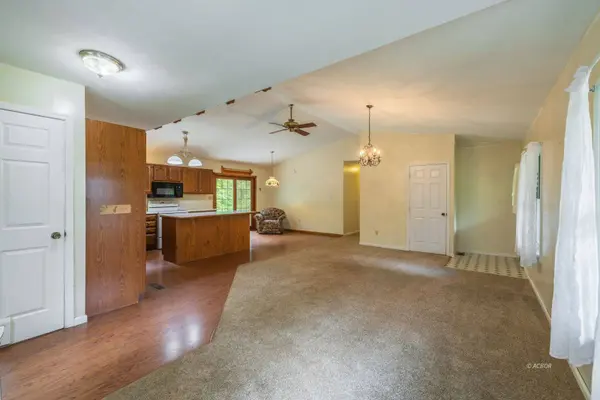 13590 Eddy Rd, Athens, OH 45701