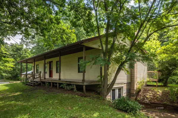 13590 Eddy Rd, Athens, OH 45701