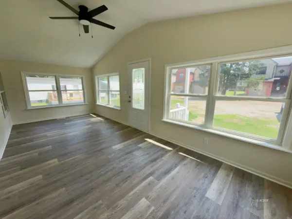 27 Blick Ave, Athens, OH 45701