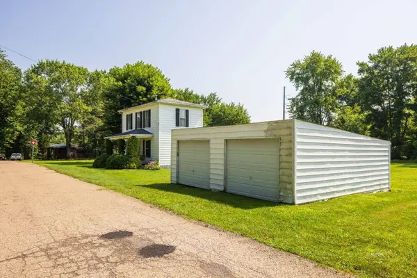 1696 Morton Ave, Albany, OH 45710