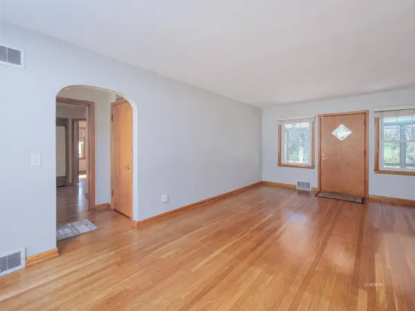 19 Pomeroy Rd, Athens, OH 45701
