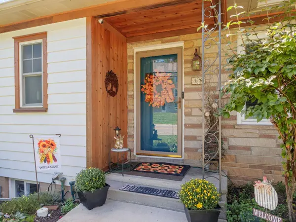 19 Pomeroy Rd, Athens, OH 45701