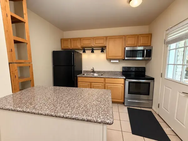 79 W Union St, Athens, OH 45701