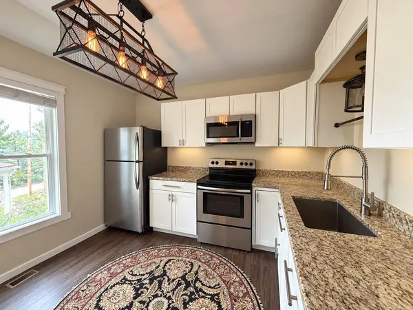 79 W Union St, Athens, OH 45701