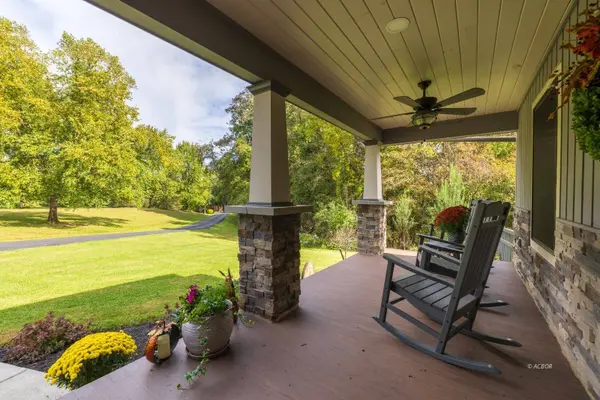 197 Longview Heights Rd, Athens, OH 45701