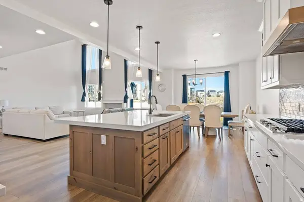 7094 W MOOREPARK PL, West Jordan, UT 84081