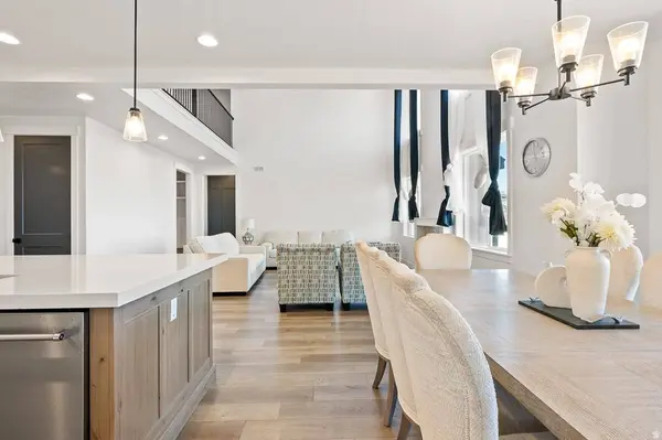 7094 W MOOREPARK PL, West Jordan, UT 84081