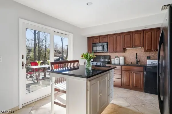11 Willow Ter, Verona Twp., NJ 07044