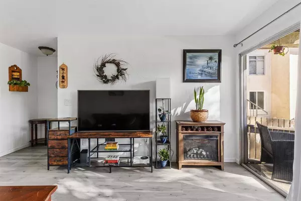 432 Edgehill LN #83, Oceanside, CA 92054