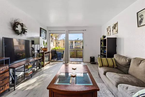 432 Edgehill LN #83, Oceanside, CA 92054