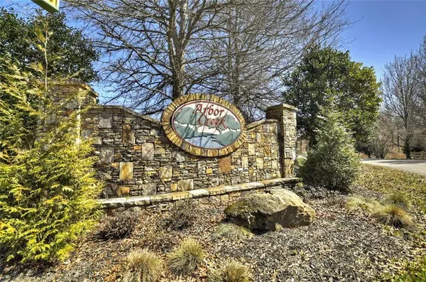 2 Arbor Creek TRL, Mineral Bluff, GA 30559