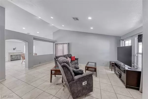 3413 Freestone LN, North Las Vegas, NV 89032