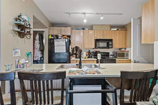 45561 Yale RD #404, Chilliwack, BC V2P 0A8