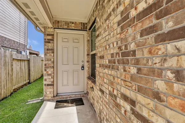 5206 Misty LN, Bacliff, TX 77518