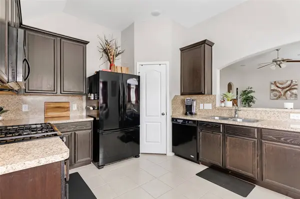 5206 Misty LN, Bacliff, TX 77518