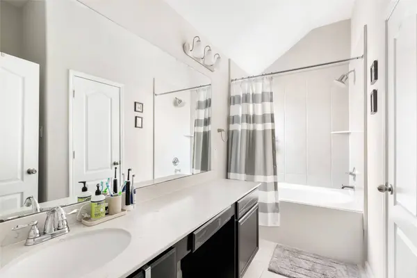 5206 Misty LN, Bacliff, TX 77518