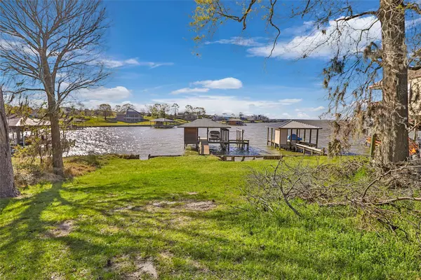 674 Dove IS, Livingston, TX 77351