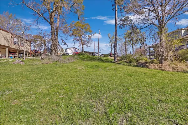 674 Dove IS, Livingston, TX 77351