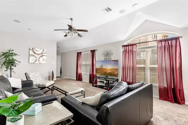 5206 Misty LN, Bacliff, TX 77518