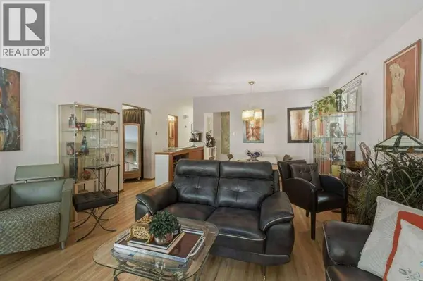 2428 14 Street SW, Calgary, AB T2T3T6