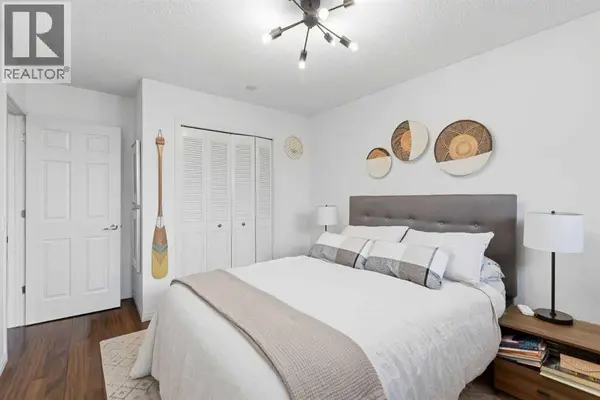 12019 Canfield Green SW, Calgary, AB T2W1V3