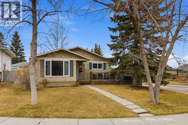 12019 Canfield Green SW, Calgary, AB T2W1V3