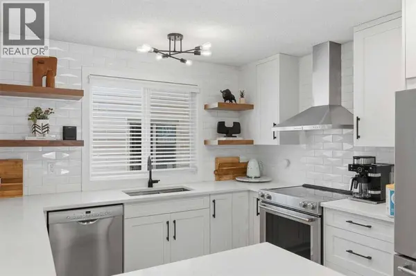 12019 Canfield Green SW, Calgary, AB T2W1V3