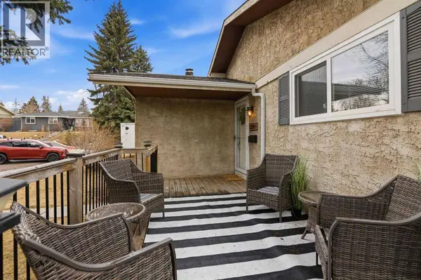 12019 Canfield Green SW, Calgary, AB T2W1V3