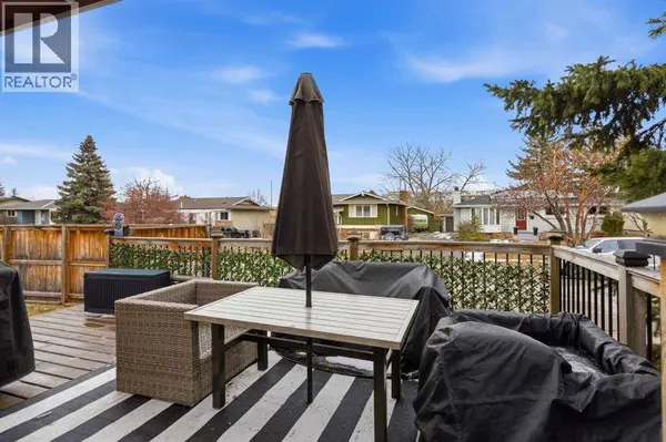 12019 Canfield Green SW, Calgary, AB T2W1V3