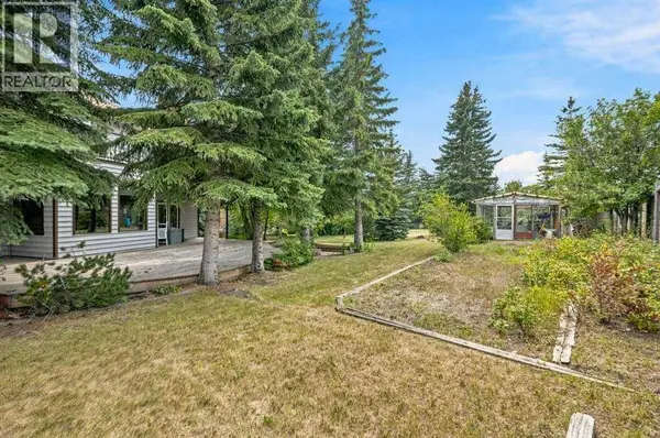 119 Strathbury Bay SW, Calgary, AB T3H1N3