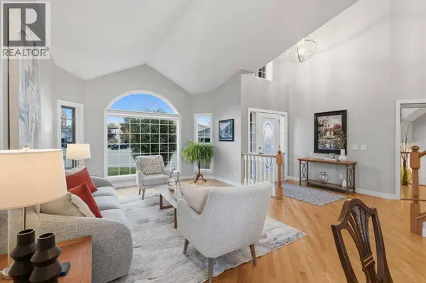 211 Douglasview Road SE, Calgary, AB T2Z2S1