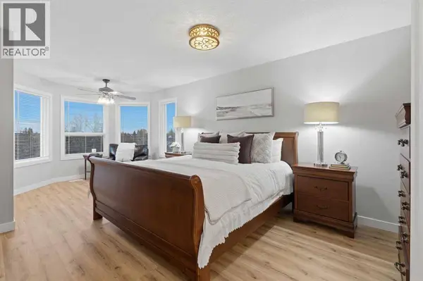 211 Douglasview Road SE, Calgary, AB T2Z2S1