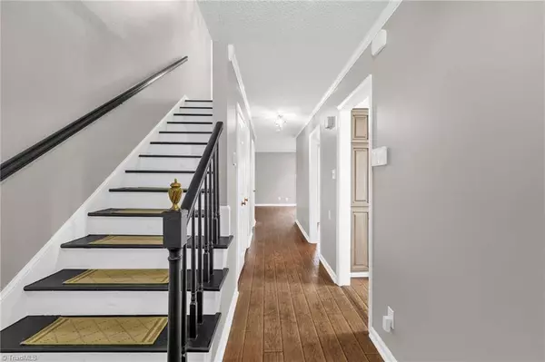 5660 W Market ST #A, Greensboro, NC 27409