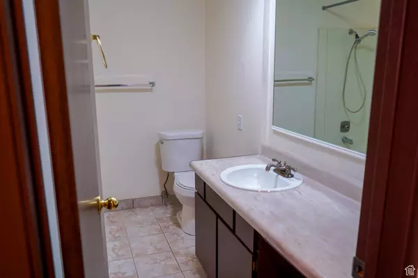 1040 E QUAIL PARK DR #B, Millcreek, UT 84117