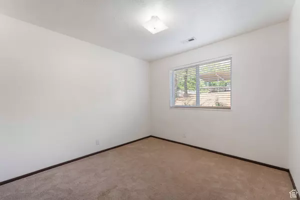1040 E QUAIL PARK DR #B, Millcreek, UT 84117