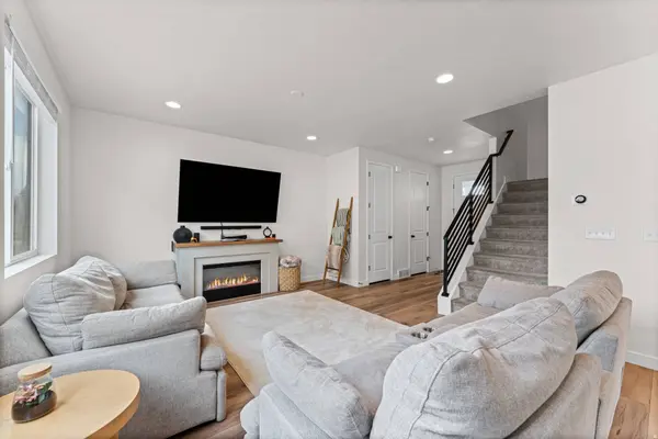 6632 S GLADE CREEK DR W, West Jordan, UT 84081