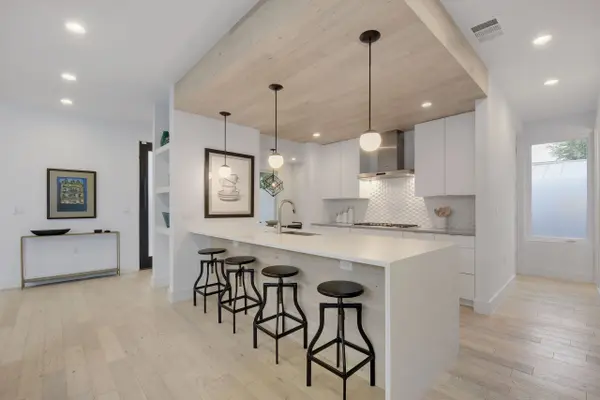 3021 Fontana Dr #78704, Austin, TX 78704-6329