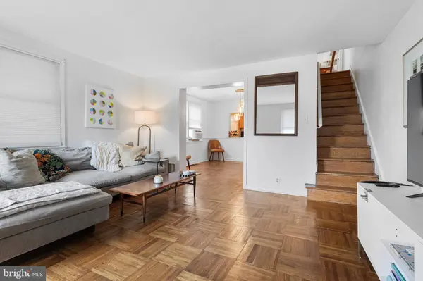 553 FAIRWAY TER, Philadelphia, PA 19128