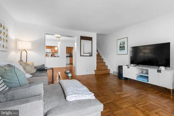 553 FAIRWAY TER, Philadelphia, PA 19128