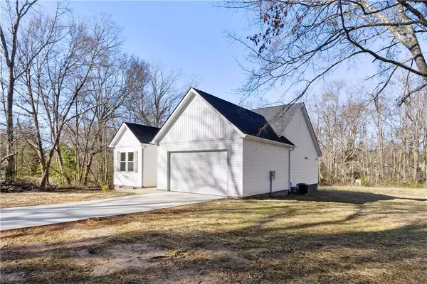 412 Burrell ST, Pendleton, SC 29670