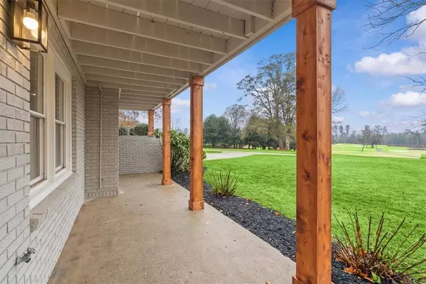 210 Leslie LN, Pendleton, SC 29670