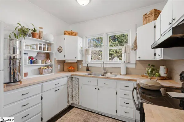 17 1st Street, Inman, SC 29349