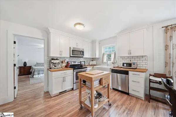 902 E Lee Road, Taylors, SC 29687