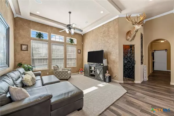 924 Queen Elizabeth DR, Mcgregor, TX 76657