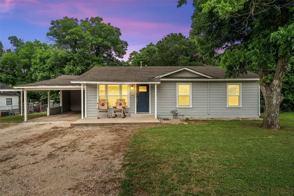 911 S Main ST, West, TX 76691
