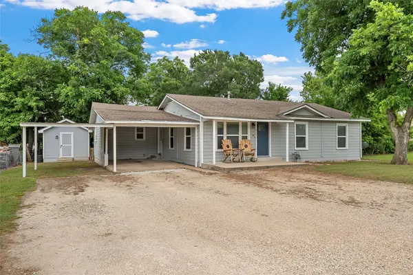911 S Main ST, West, TX 76691
