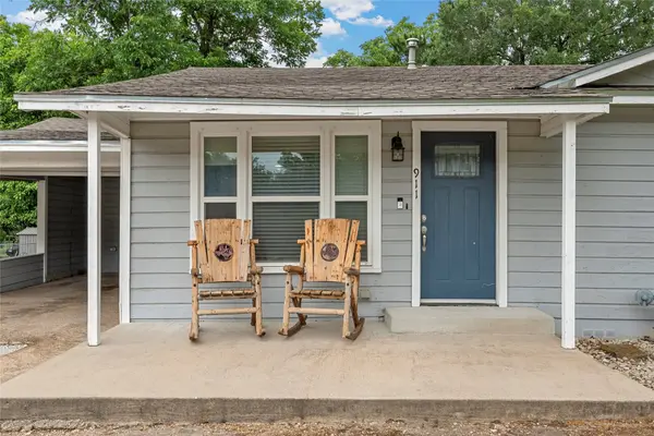 911 S Main ST, West, TX 76691