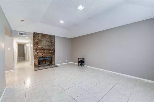 6717 Westcreek Drive, Fort Worth, TX 76133